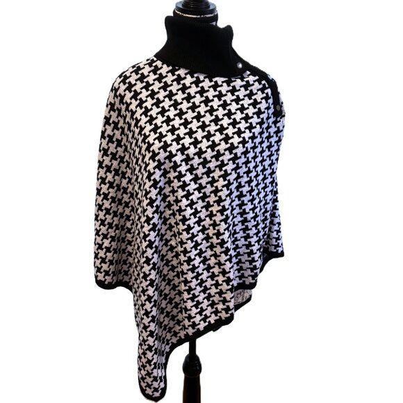 NWOT Chico’s Black & White Houndstooth Print Snap Turtleneck Sweater/Poncho Sz M - Picture 1 of 6